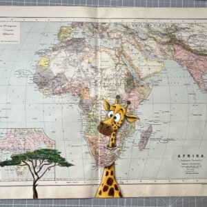 Den Überblick behalten – Giraffe auf alter Afrika-Landkarte